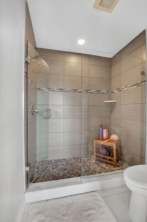 Activo con contrato: $689,000 (3 camas, 2 baños, 1985 Pies cuadrados)