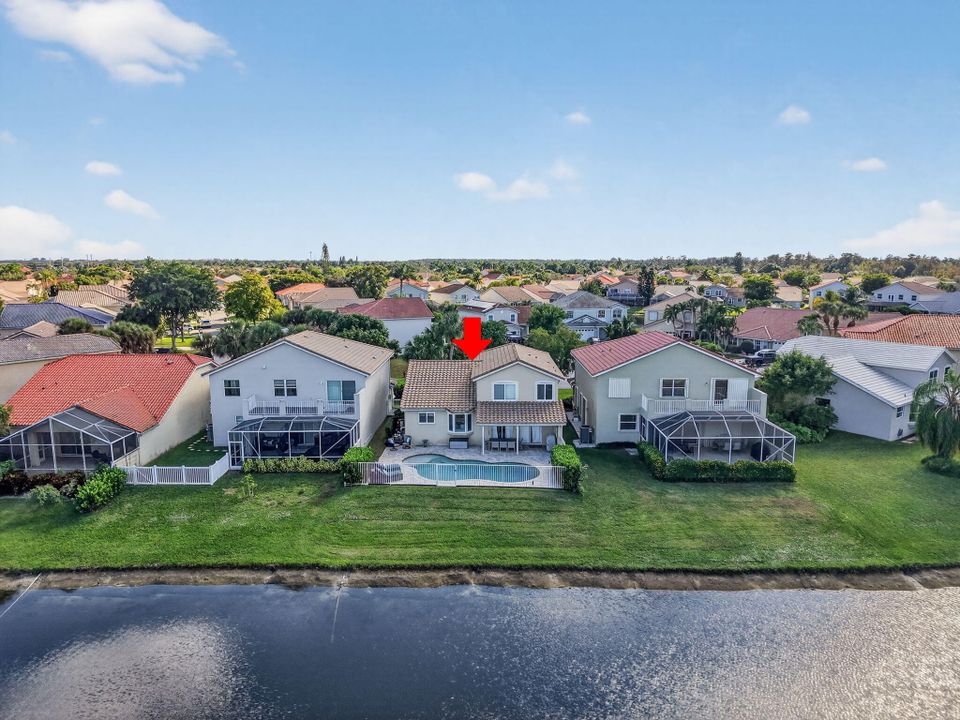 Activo con contrato: $689,000 (3 camas, 2 baños, 1985 Pies cuadrados)