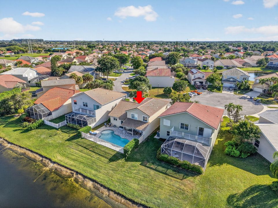 Activo con contrato: $689,000 (3 camas, 2 baños, 1985 Pies cuadrados)