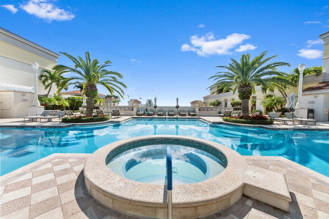 На продажу: $3,000,000 (2 спален, 2 ванн, 2156 Квадратных фут)