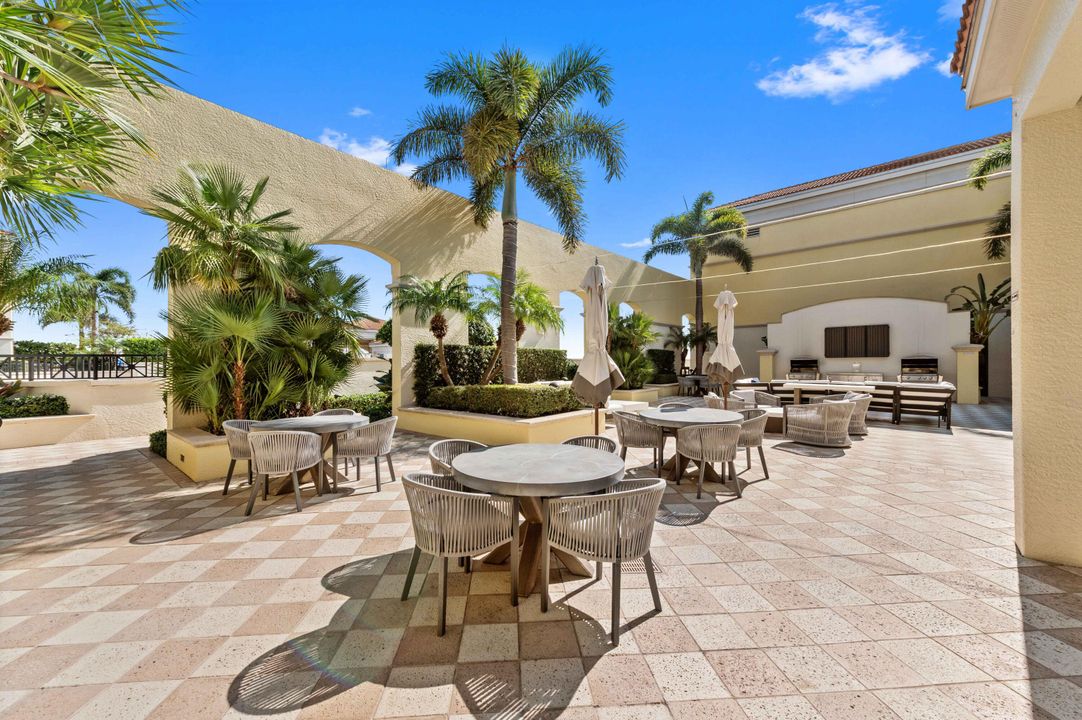 На продажу: $3,000,000 (2 спален, 2 ванн, 2156 Квадратных фут)