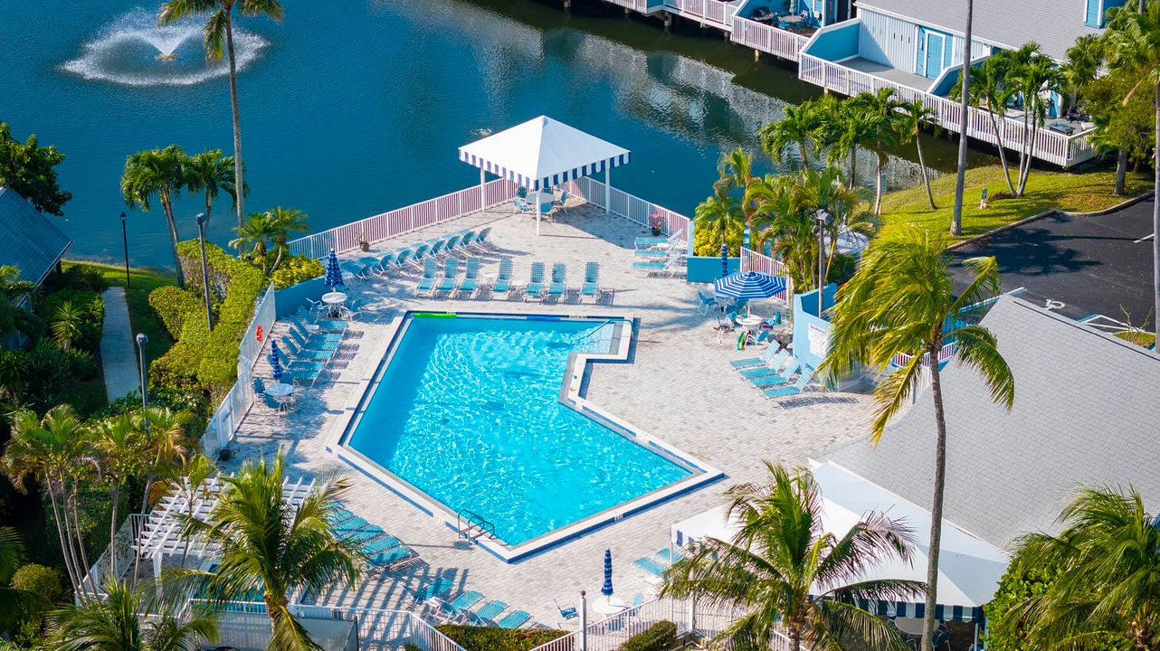 Под контрактом: $415,000 (3 спален, 2 ванн, 1329 Квадратных фут)