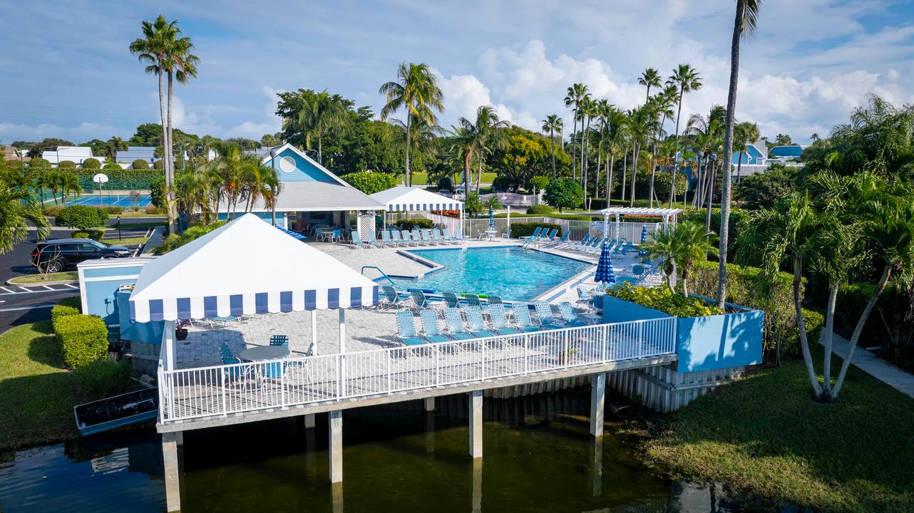 Под контрактом: $415,000 (3 спален, 2 ванн, 1329 Квадратных фут)