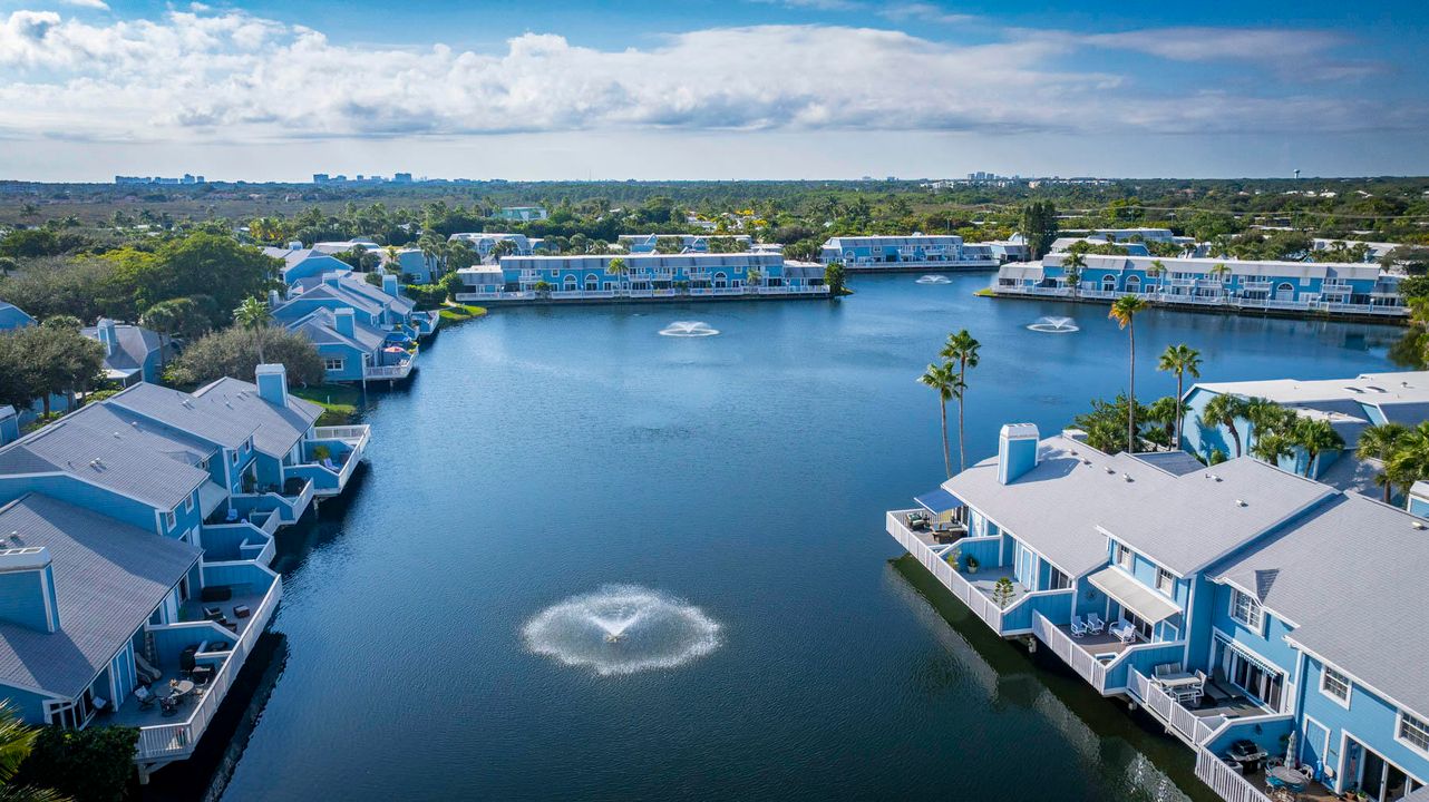 Под контрактом: $415,000 (3 спален, 2 ванн, 1329 Квадратных фут)