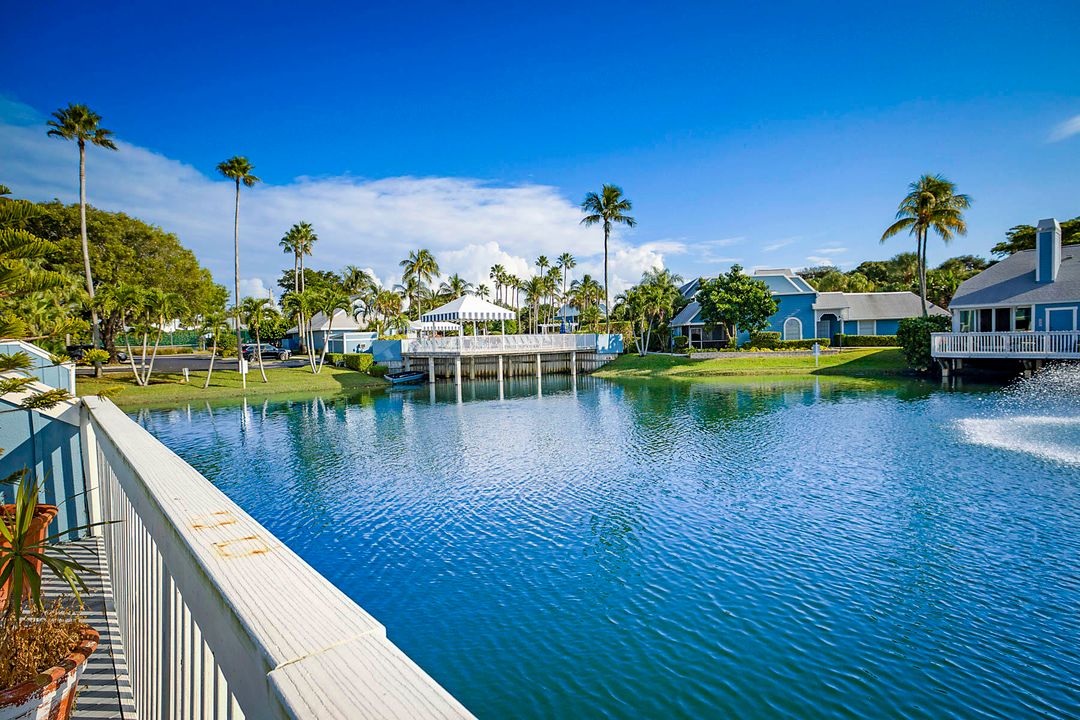 Под контрактом: $415,000 (3 спален, 2 ванн, 1329 Квадратных фут)