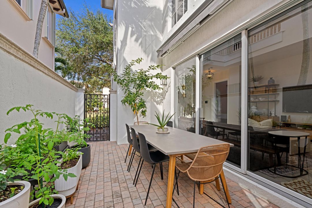 For Sale: $875,000 (3 beds, 3 baths, 2235 Square Feet)