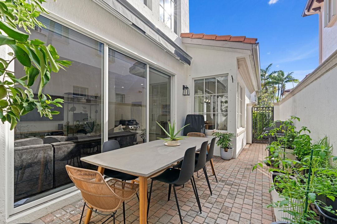 For Sale: $875,000 (3 beds, 3 baths, 2235 Square Feet)