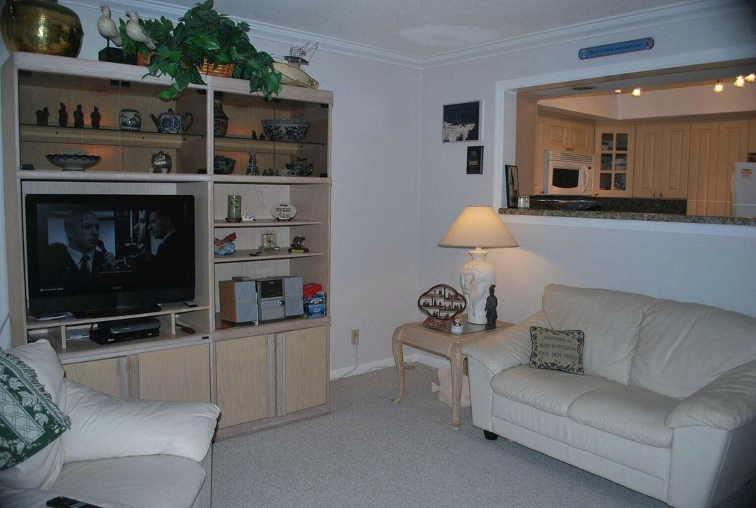 В аренду: $2,800 (1 спален, 1 ванн, 950 Квадратных фут)