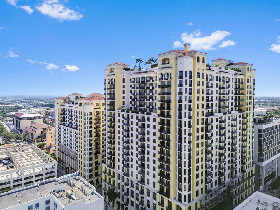 На продажу: $3,000,000 (2 спален, 2 ванн, 2156 Квадратных фут)