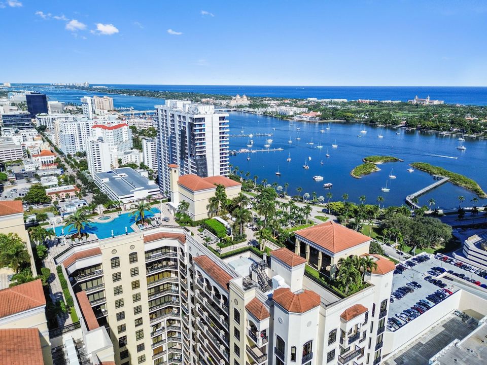 На продажу: $3,000,000 (2 спален, 2 ванн, 2156 Квадратных фут)