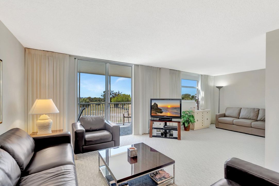 For Sale: $245,500 (2 beds, 2 baths, 1300 Square Feet)