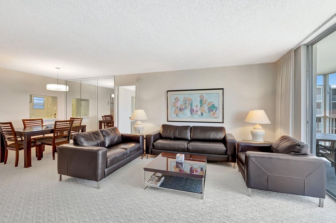 For Sale: $245,500 (2 beds, 2 baths, 1300 Square Feet)