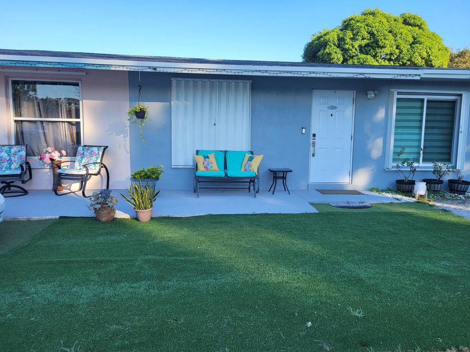 For Rent: $2,200 (3 beds, 2 baths, 1740 Square Feet)