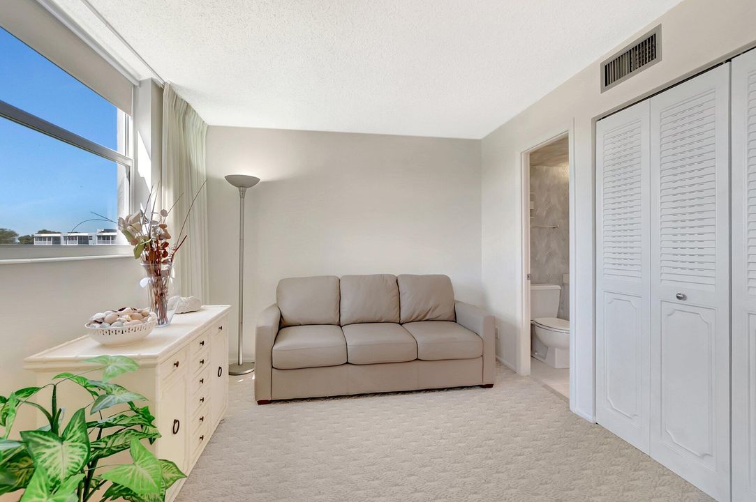 For Sale: $245,500 (2 beds, 2 baths, 1300 Square Feet)