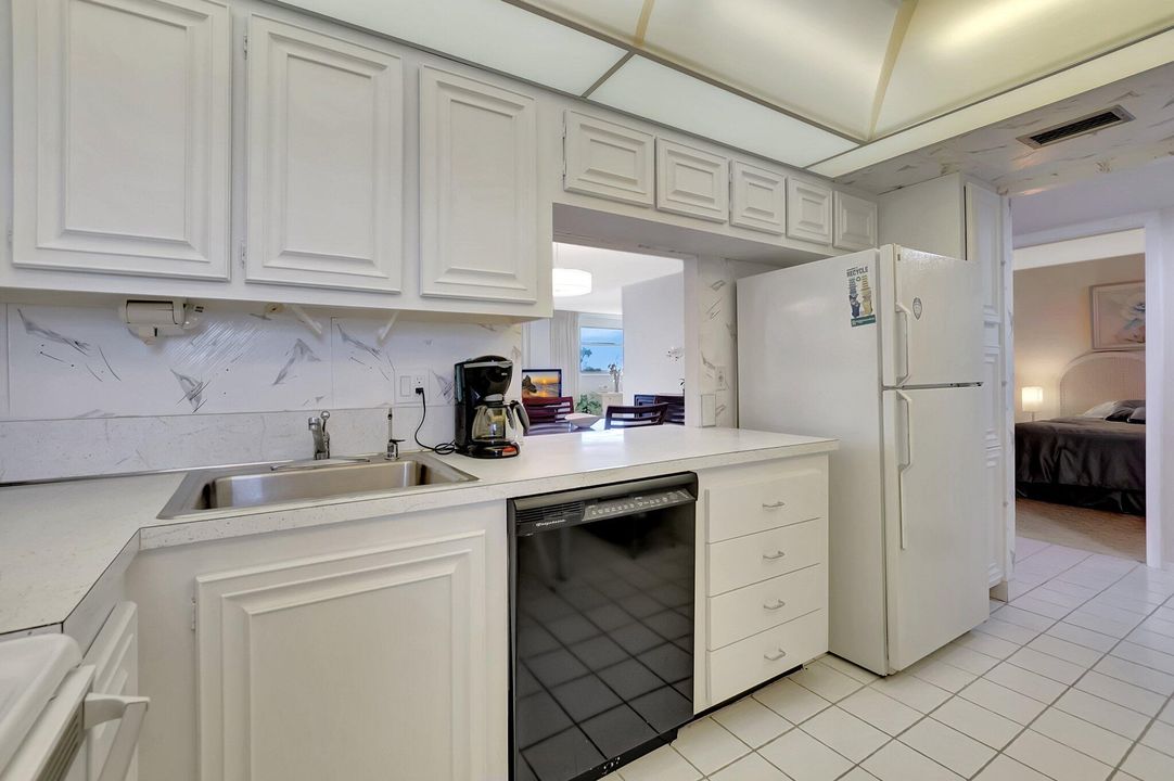 For Sale: $245,500 (2 beds, 2 baths, 1300 Square Feet)
