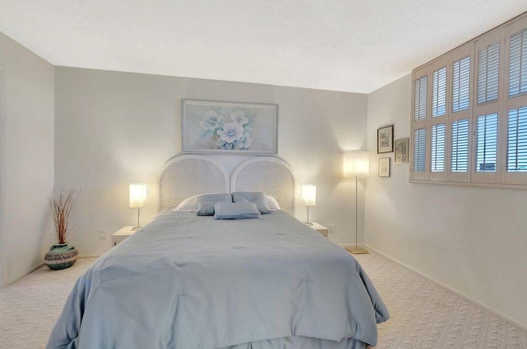 For Sale: $245,500 (2 beds, 2 baths, 1300 Square Feet)