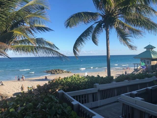 For Sale: $245,500 (2 beds, 2 baths, 1300 Square Feet)