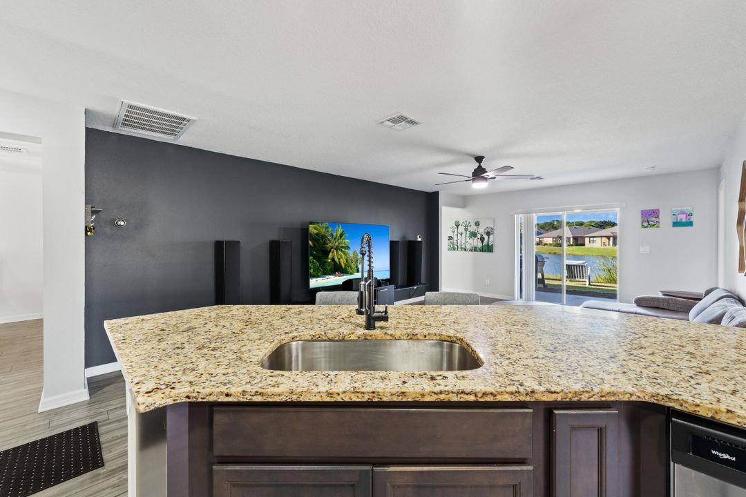 For Sale: $385,000 (3 beds, 2 baths, 1542 Square Feet)