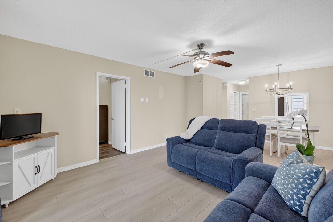 En Venta: $169,000 (2 camas, 2 baños, 920 Pies cuadrados)