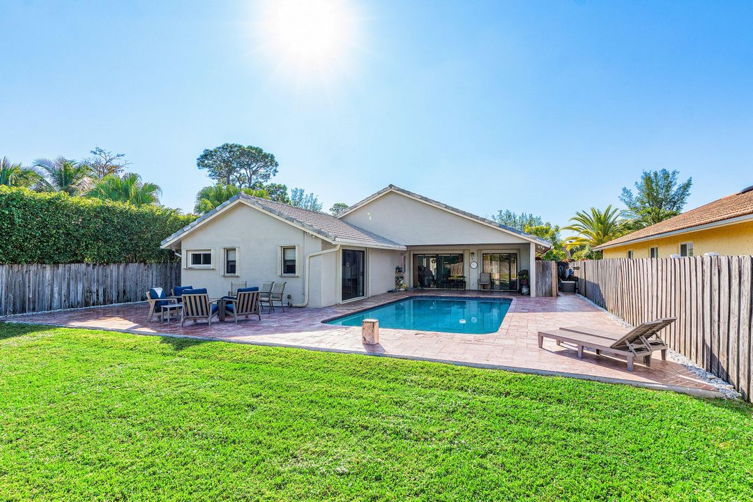 For Sale: $1,275,000 (4 beds, 2 baths, 1964 Square Feet)