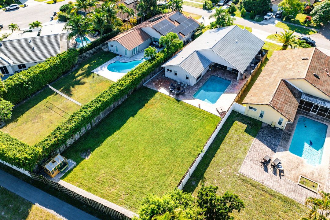 For Sale: $1,275,000 (4 beds, 2 baths, 1964 Square Feet)