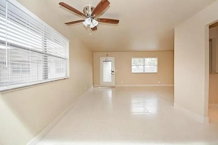 待售: $83,000 (1 贝兹, 1 浴室, 720 平方英尺)