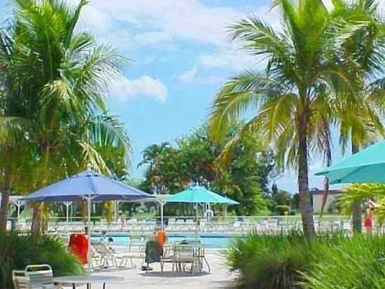 待售: $83,000 (1 贝兹, 1 浴室, 720 平方英尺)