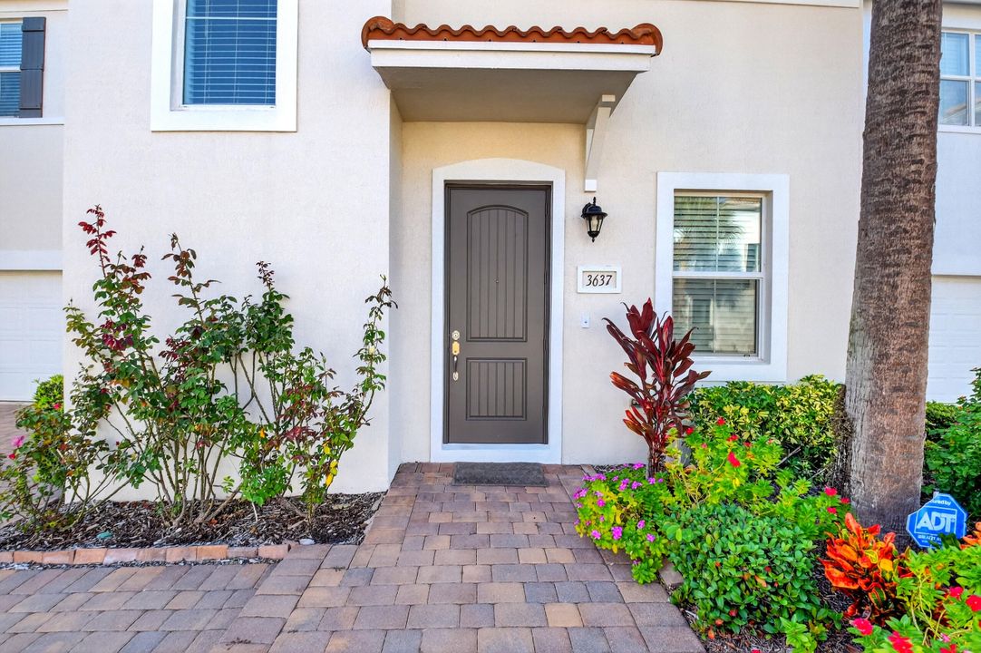 For Sale: $725,000 (3 beds, 2 baths, 2094 Square Feet)