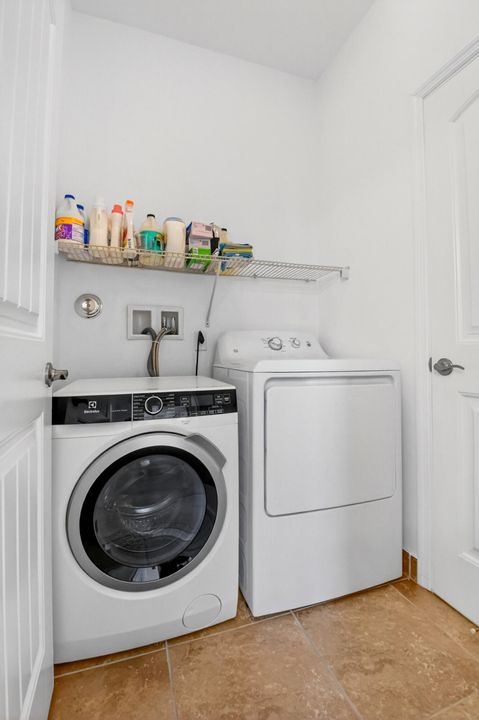 For Sale: $725,000 (3 beds, 2 baths, 2094 Square Feet)