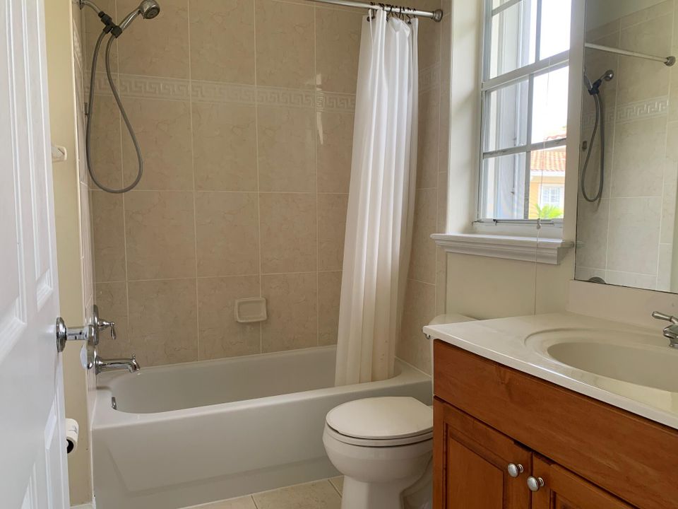 В аренду: $3,200 (3 спален, 2 ванн, 1953 Квадратных фут)