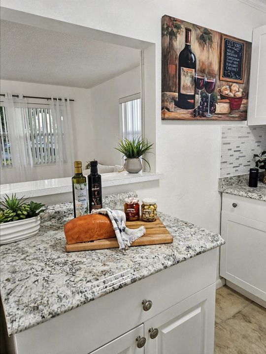 For Sale: $77,000 (1 beds, 1 baths, 702 Square Feet)