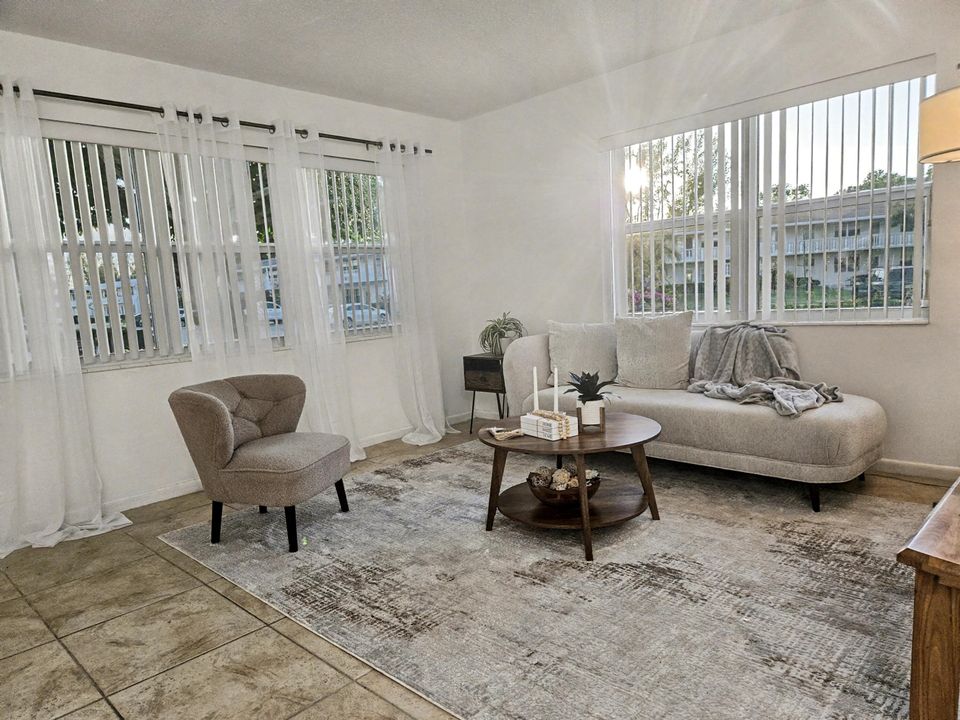 For Sale: $77,000 (1 beds, 1 baths, 702 Square Feet)