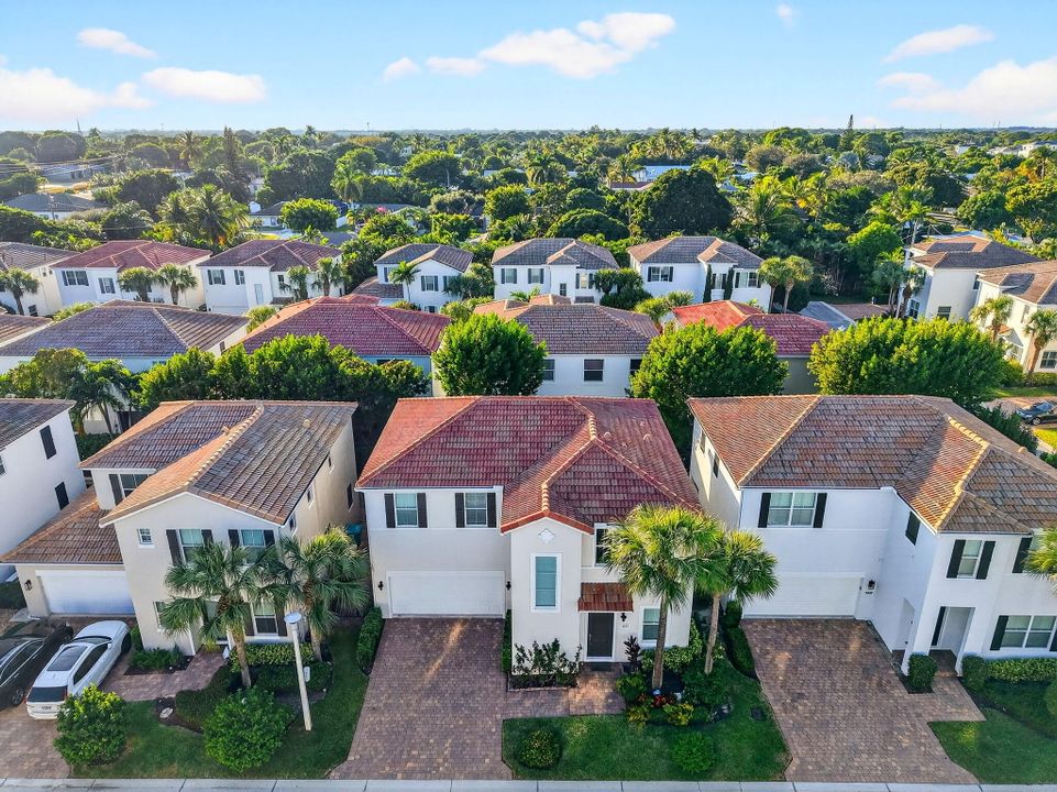 For Sale: $725,000 (3 beds, 2 baths, 2094 Square Feet)