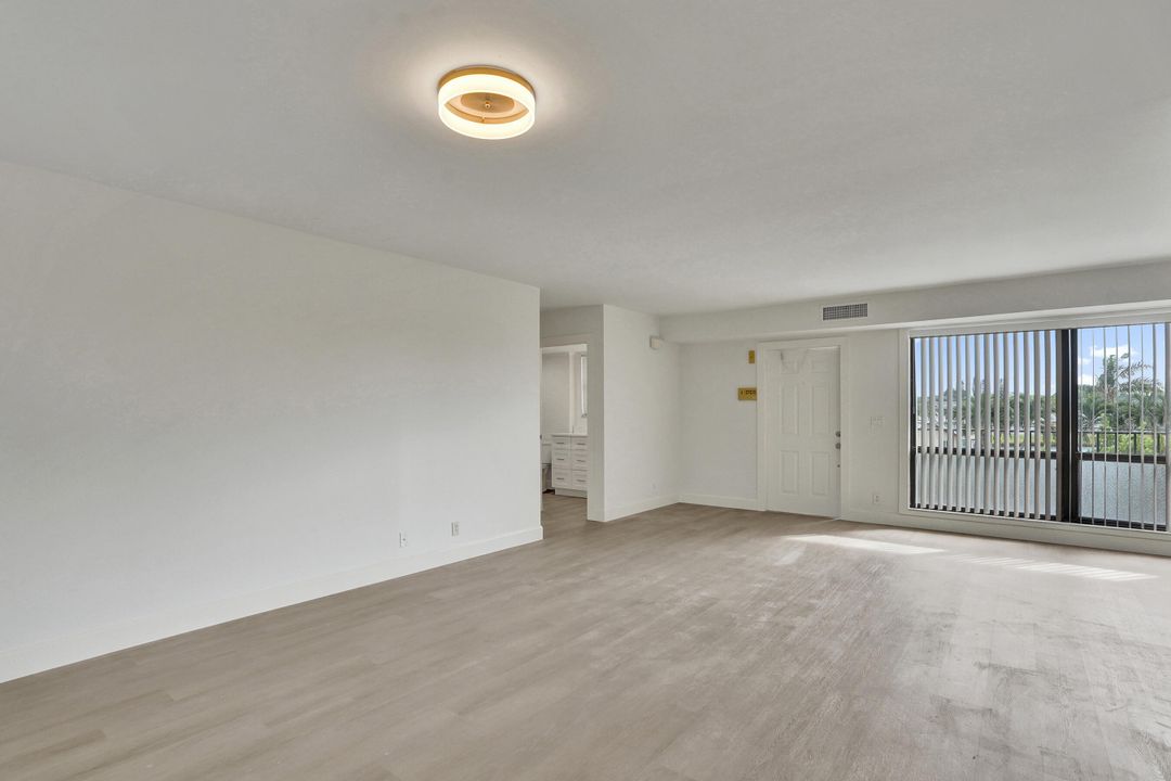 En Venta: $275,000 (2 camas, 2 baños, 1247 Pies cuadrados)