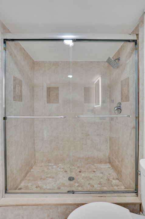 En Venta: $275,000 (2 camas, 2 baños, 1247 Pies cuadrados)