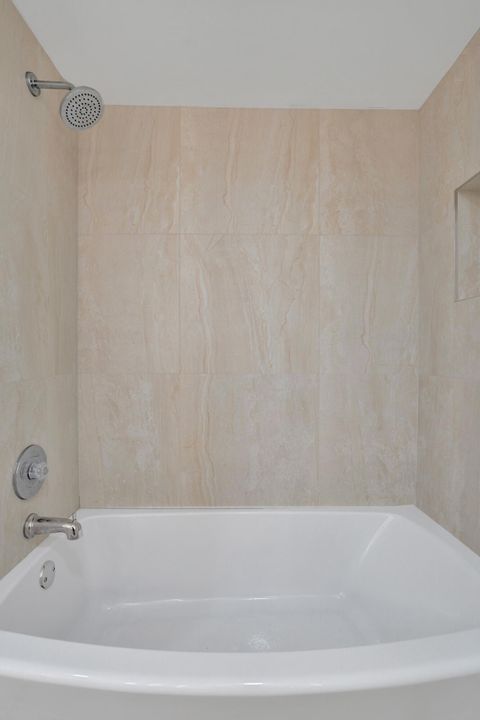 En Venta: $275,000 (2 camas, 2 baños, 1247 Pies cuadrados)