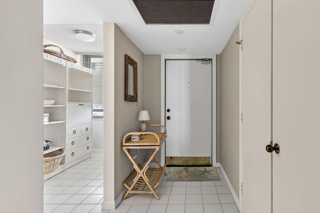 待售: $550,000 (2 贝兹, 2 浴室, 1228 平方英尺)