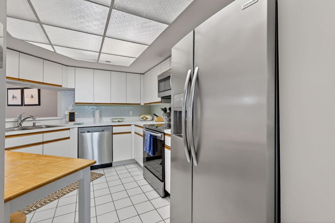 待售: $550,000 (2 贝兹, 2 浴室, 1228 平方英尺)