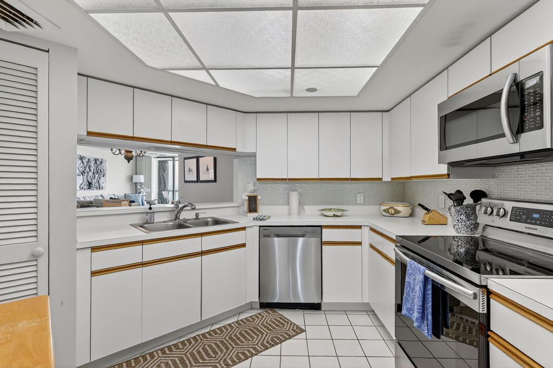 待售: $550,000 (2 贝兹, 2 浴室, 1228 平方英尺)