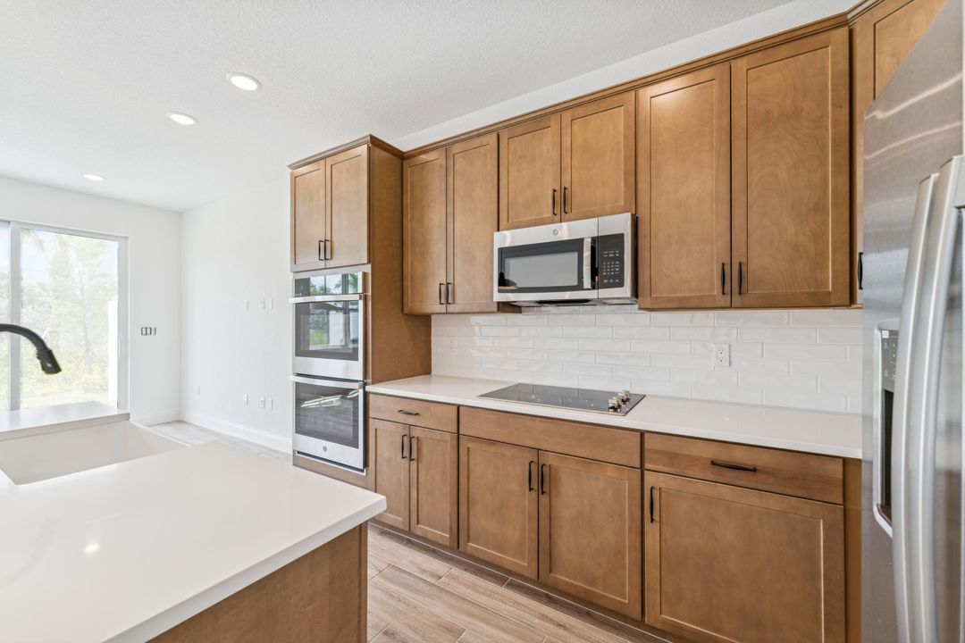 На продажу: $408,888 (3 спален, 2 ванн, 1683 Квадратных фут)