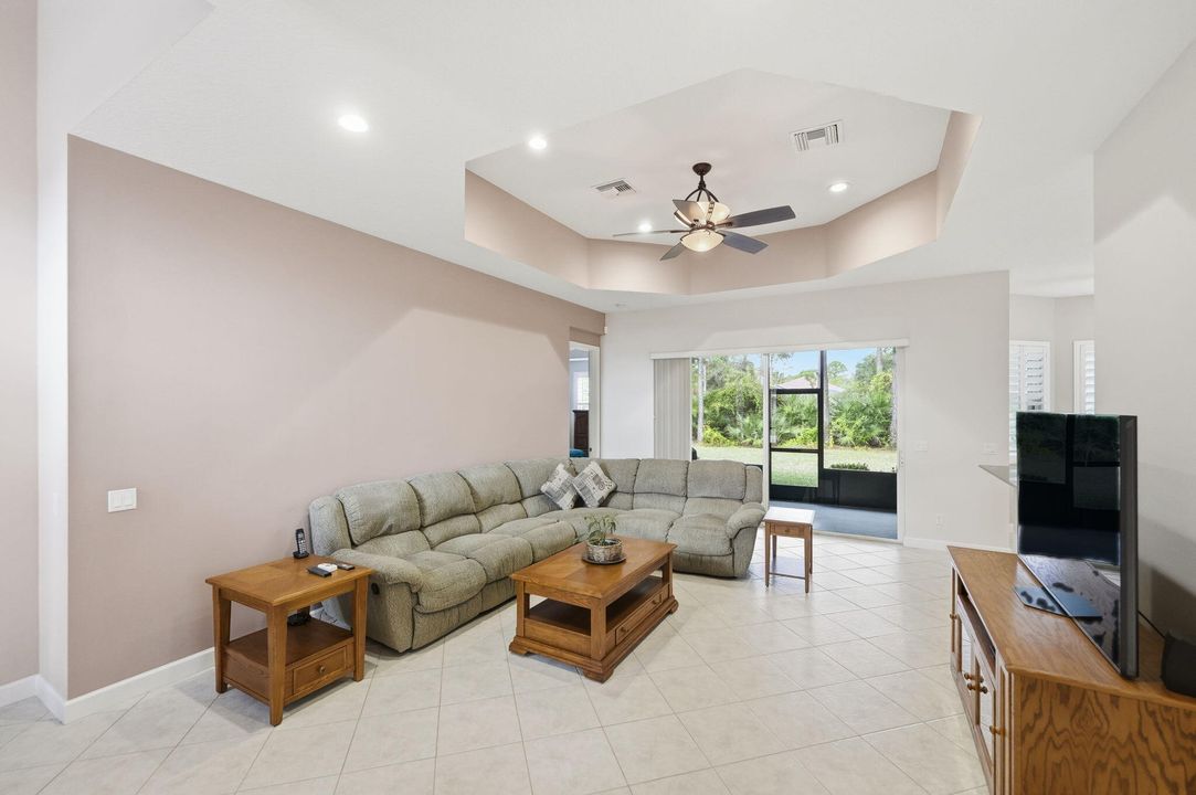 For Sale: $384,900 (3 beds, 2 baths, 1789 Square Feet)