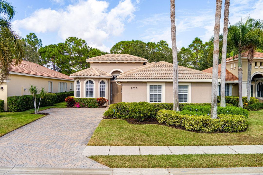 For Sale: $384,900 (3 beds, 2 baths, 1789 Square Feet)