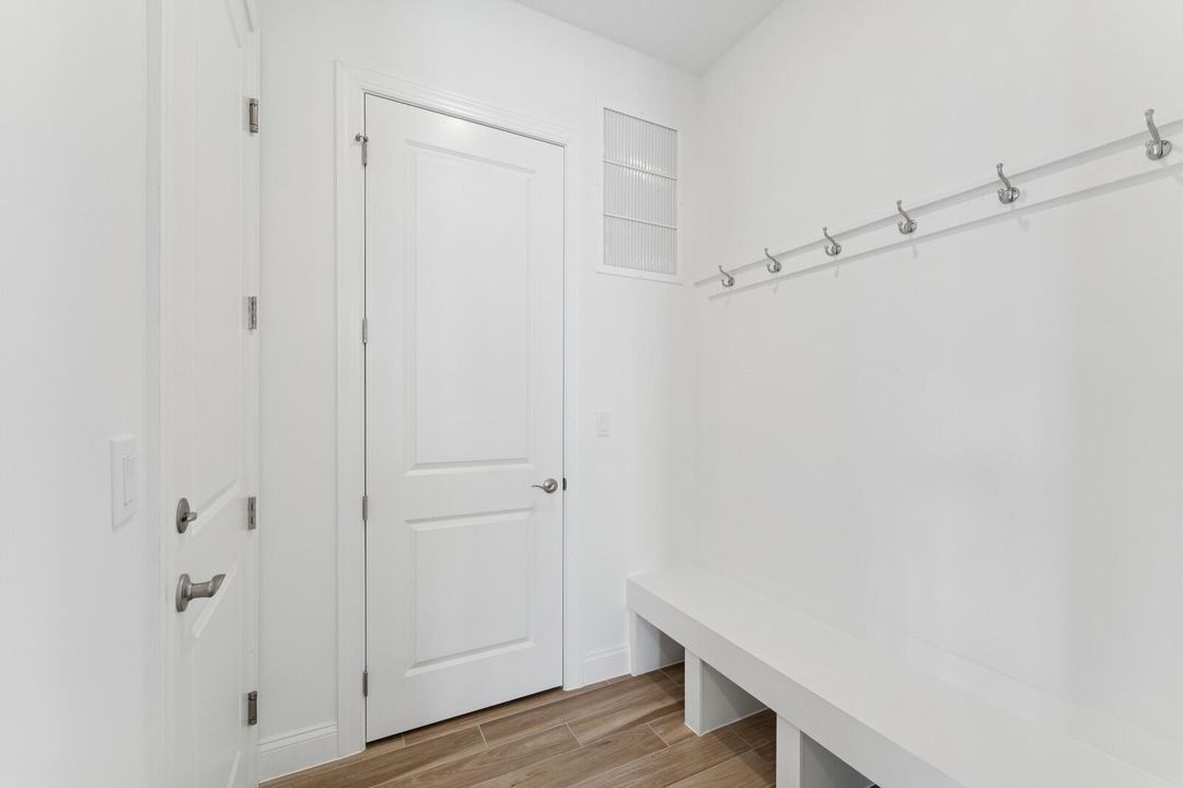 For Sale: $899,995 (5 beds, 4 baths, 3562 Square Feet)