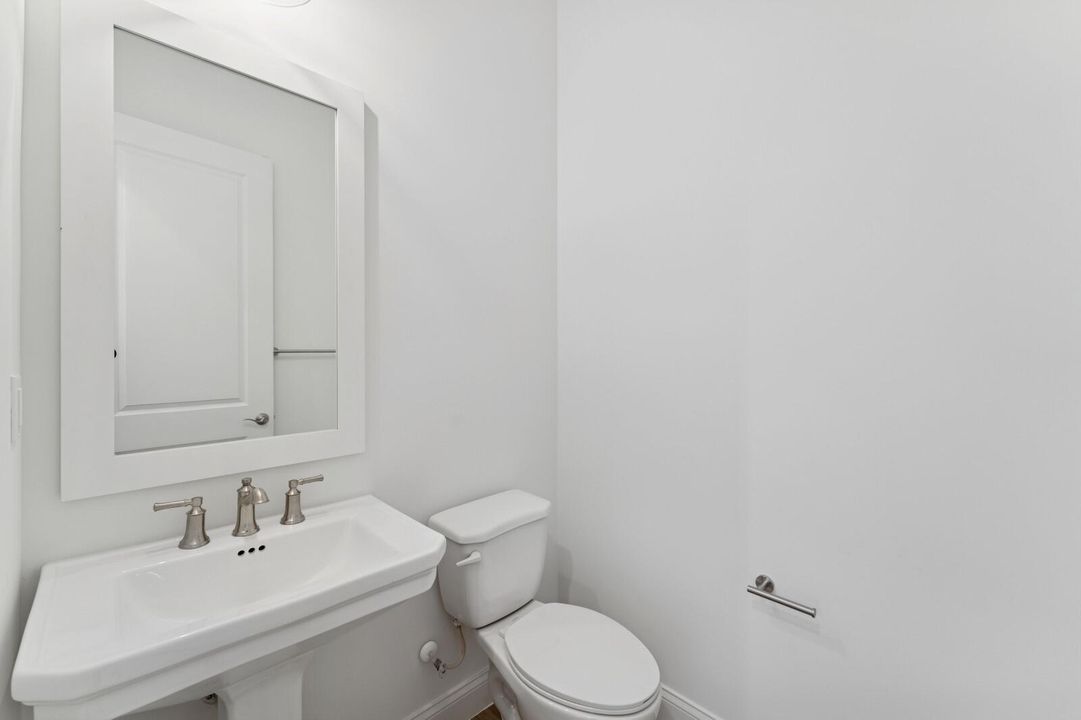 For Sale: $899,995 (5 beds, 4 baths, 3562 Square Feet)