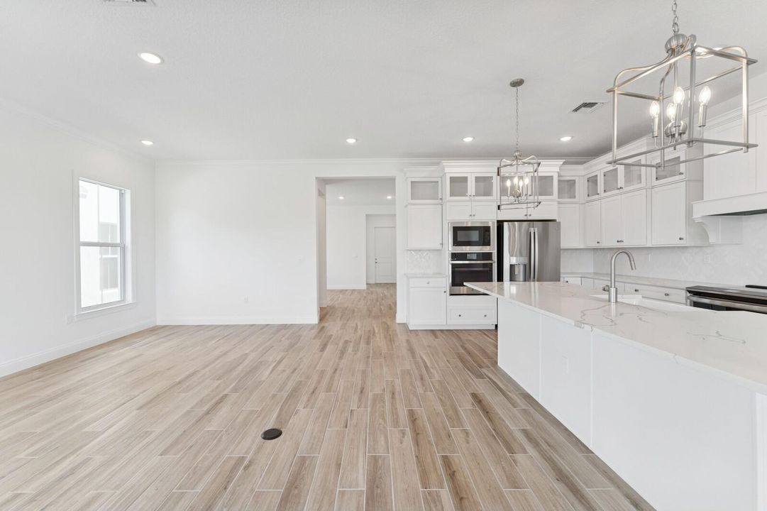 For Sale: $899,995 (5 beds, 4 baths, 3562 Square Feet)