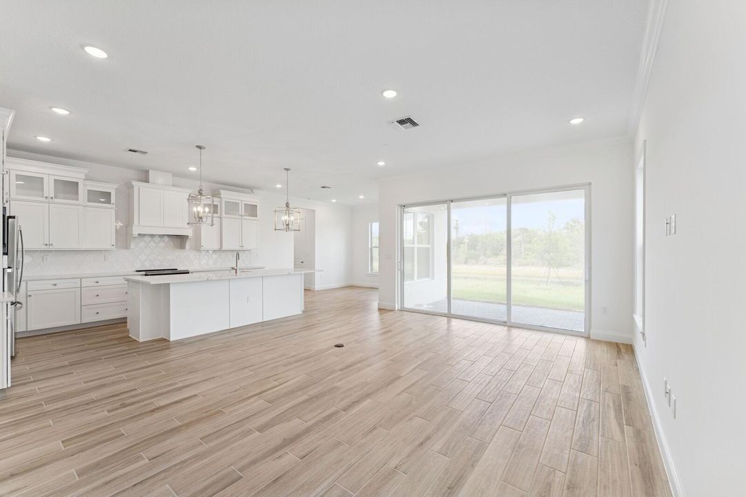 For Sale: $899,995 (5 beds, 4 baths, 3562 Square Feet)