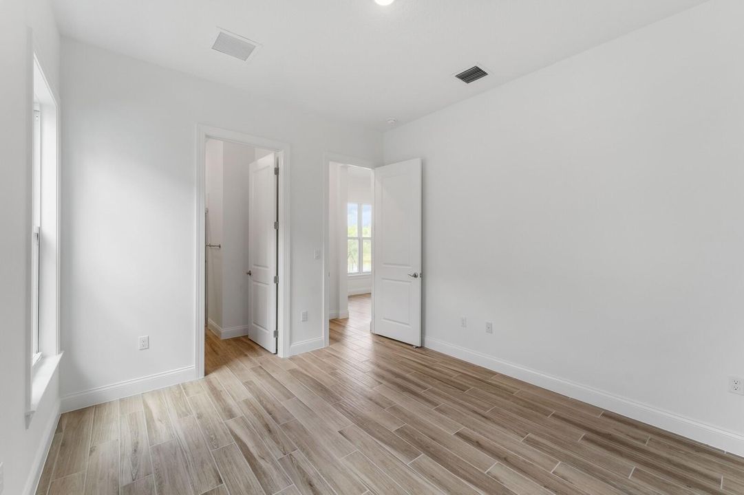 For Sale: $899,995 (5 beds, 4 baths, 3562 Square Feet)