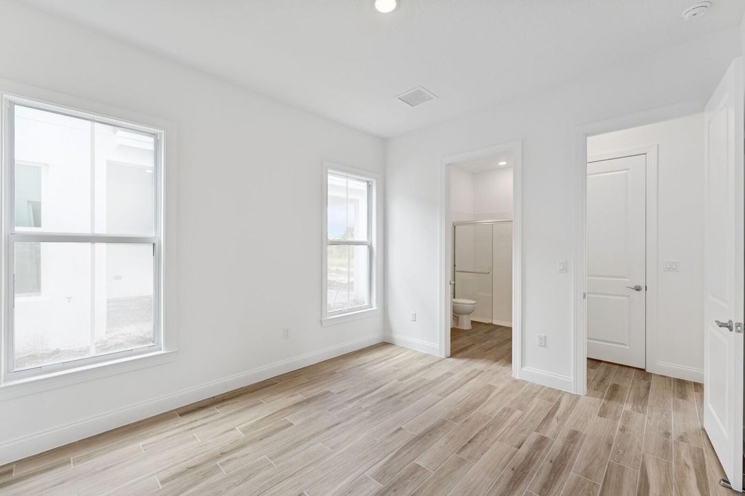 For Sale: $899,995 (5 beds, 4 baths, 3562 Square Feet)