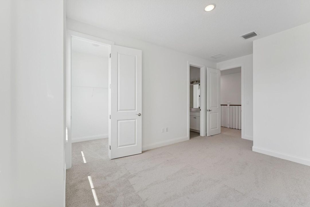 For Sale: $899,995 (5 beds, 4 baths, 3562 Square Feet)