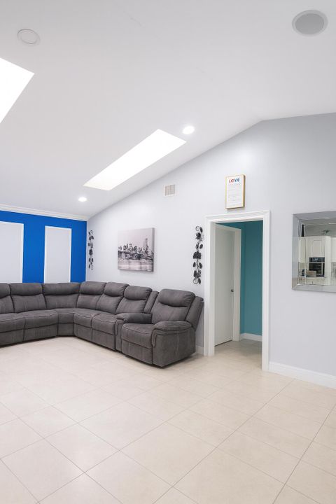 На продажу: $520,000 (3 спален, 2 ванн, 1645 Квадратных фут)